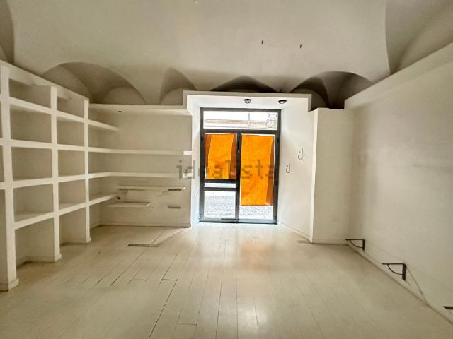 Locale Commerciale in affitto a Piemonte, Alessandria