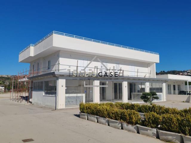 Locale Commerciale in affitto a Quarto, Campania