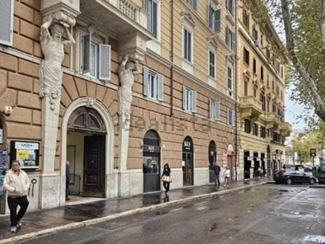 Locale Commerciale in affitto a Municipio Roma I, Roma Capitale