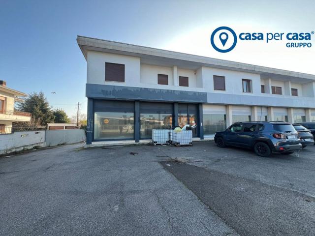Locale Commerciale in affitto a Spianata, Rovigo