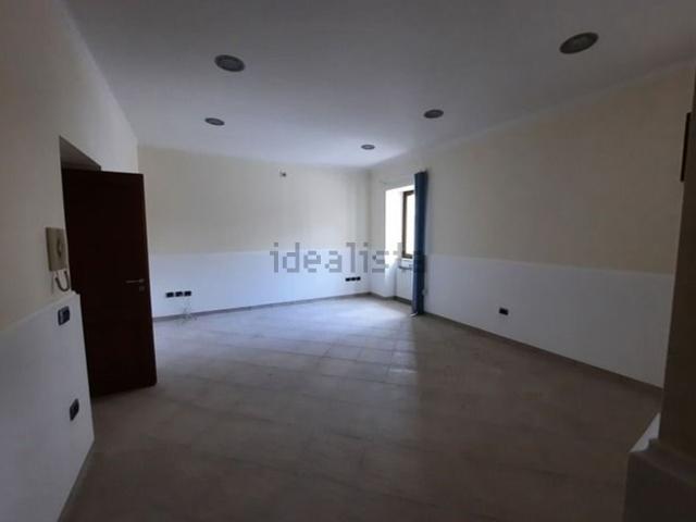 Locale Commerciale in affitto a Trentola, Campania