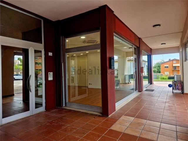Locale Commerciale in affitto a Tarzo, Veneto