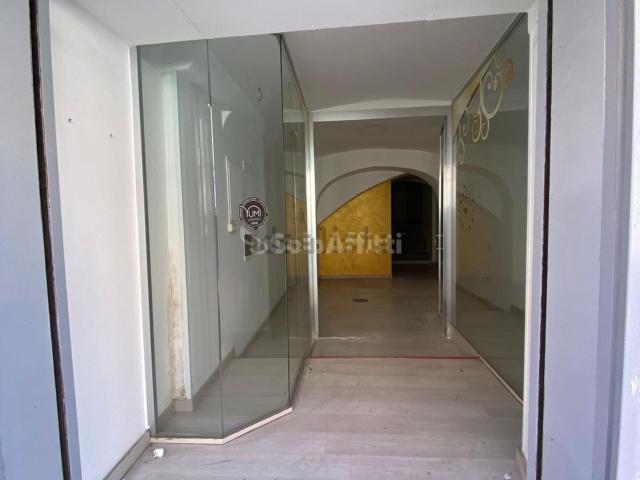 Locale Commerciale in affitto a Puglia, Barletta-andria-trani