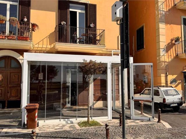 Locale Commerciale in affitto a Pisciarelli, Pozzuoli