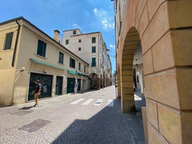 Locale Commerciale in affitto a San Giuseppe, Padova