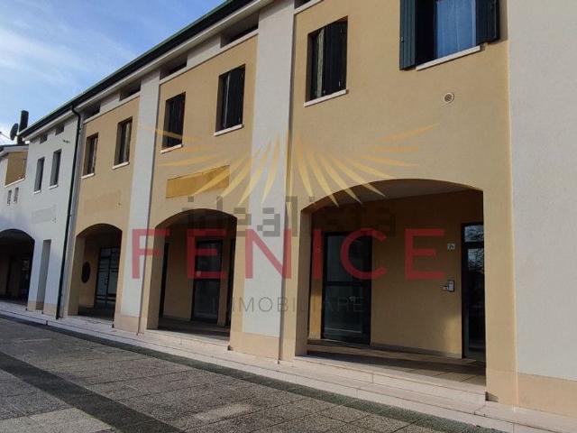 Locale Commerciale in affitto a Sant'Andrea, Nervesa Della Battaglia