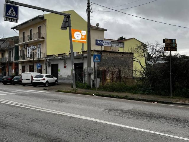 Locale Commerciale in affitto a Olevano Sul Tusciano, Campania