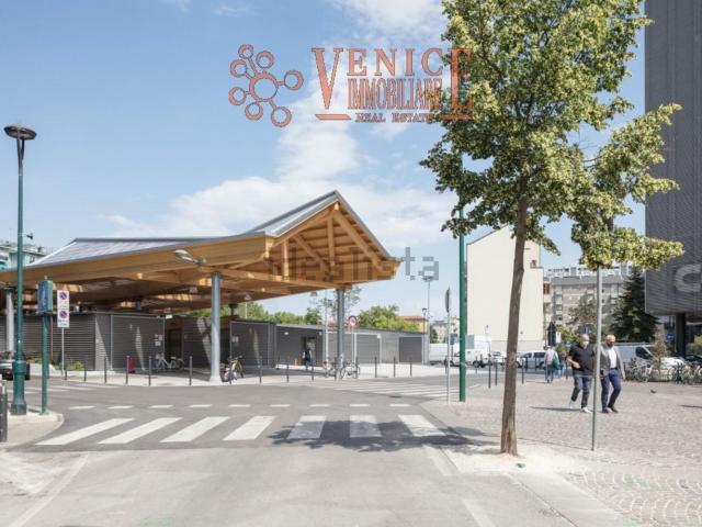 Locale Commerciale in affitto a Mestre-Carpenedo, Venezia