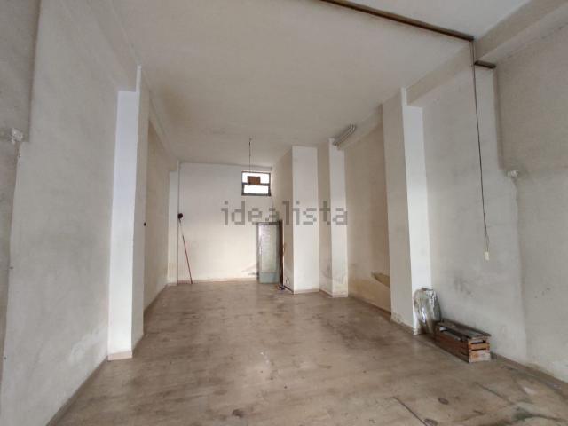 Locale Commerciale in affitto a Puglia, Barletta-andria-trani