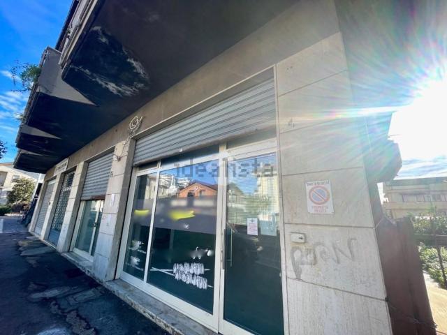 Locale Commerciale in affitto a Montesilvano, Abruzzo