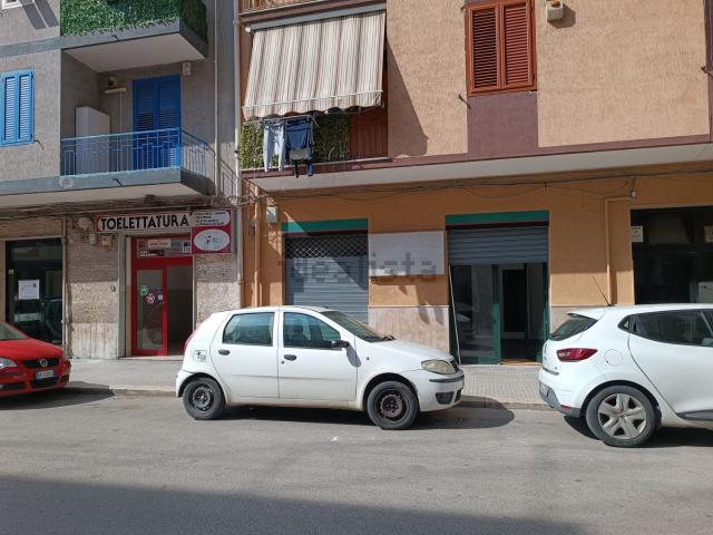 Locale Commerciale in affitto a Puglia, Taranto