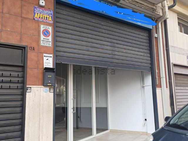 Locale Commerciale in affitto a Puglia, Bari