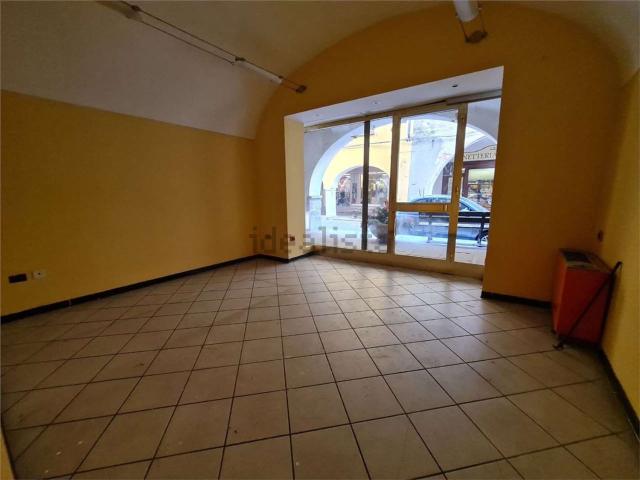 Locale Commerciale in affitto a Piemonte, Cuneo