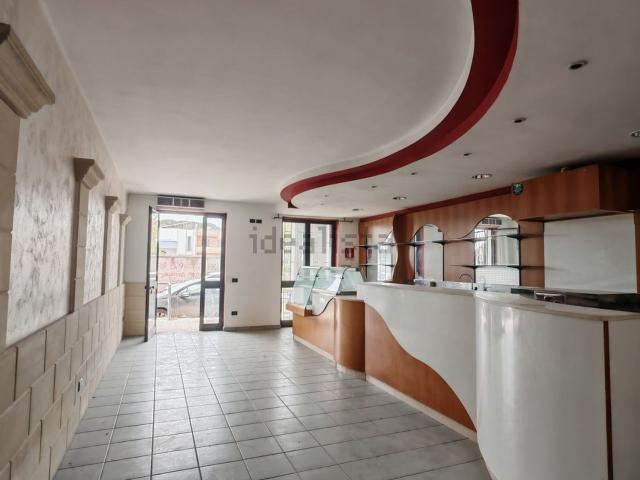 Locale Commerciale in affitto a Puglia, Lecce