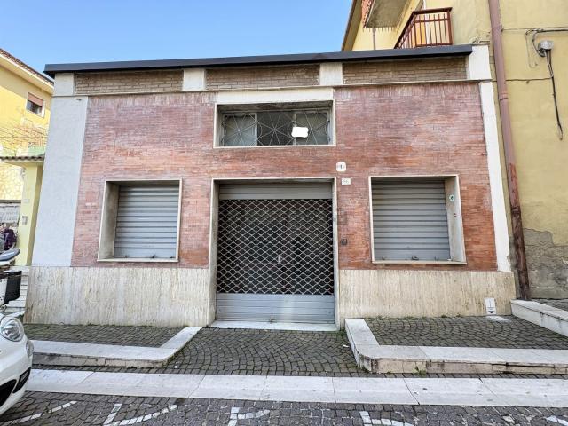 Locale Commerciale in affitto a Salza Irpina, Campania