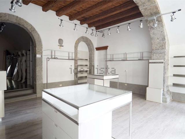 Locale Commerciale in affitto a Clusone, Lombardia