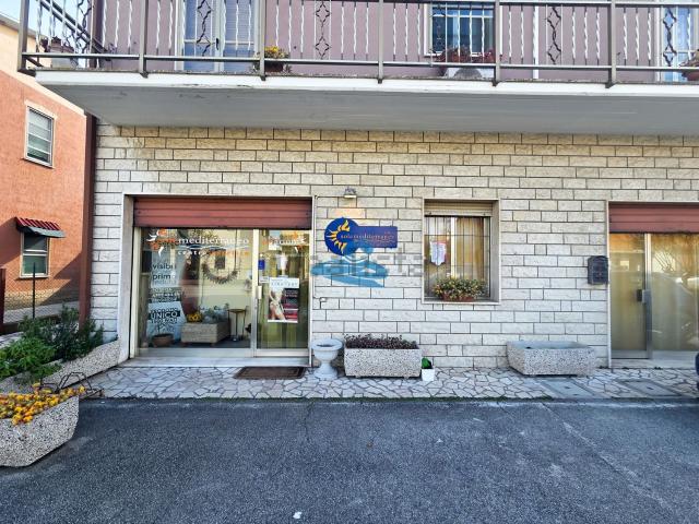 Locale Commerciale in affitto a Ravenna, Reggio Emilia
