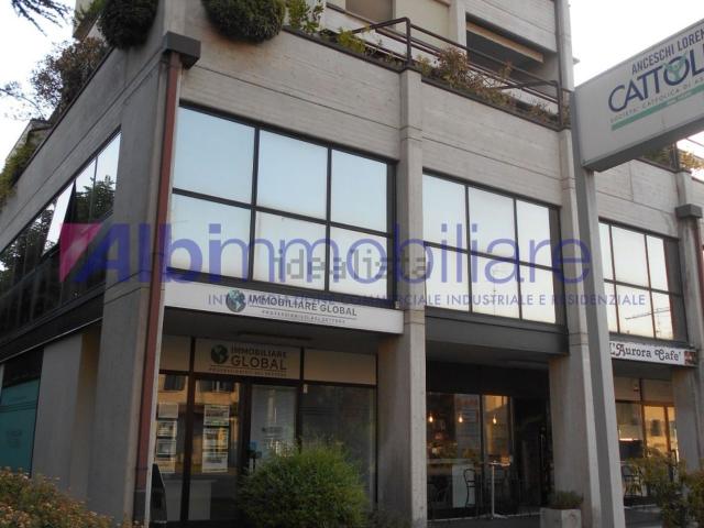 Locale Commerciale in affitto a Carrozzone-Betonica, Re