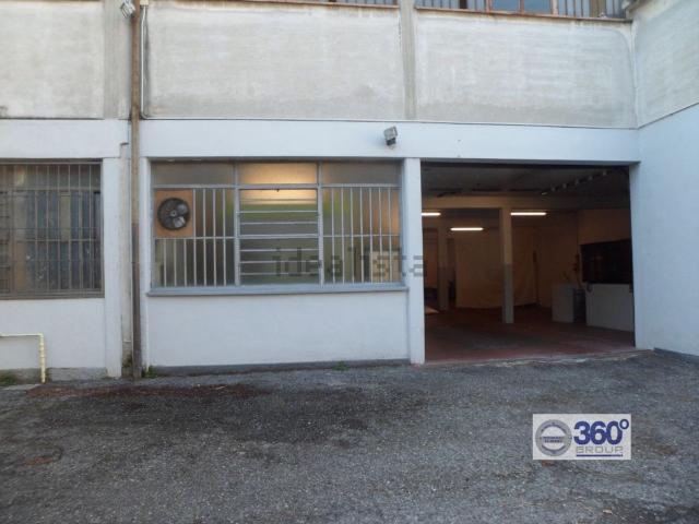Locale Commerciale in affitto a Villaggio Famiglia, Rovato