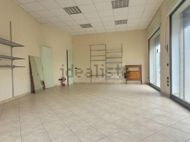 Locale Commerciale in affitto a Zona Sud, Brescia