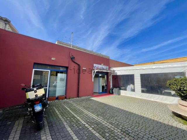Locale Commerciale in affitto a Piazza Guglielmo Marconi Ex Mercato Ortofrutticolo, Matera