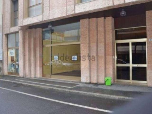 Locale Commerciale in affitto a Centro, Gallarate