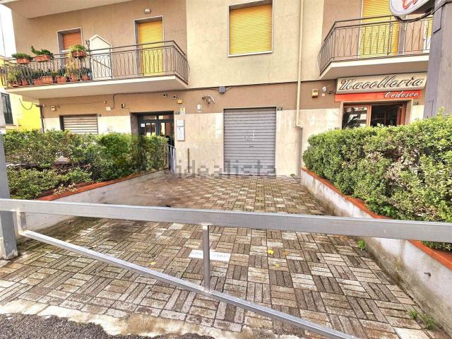 Locale Commerciale in affitto a Cicalesi, Nocera Inferiore