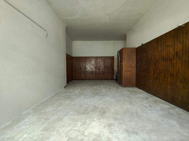 Locale Commerciale in affitto a Puglia, Lecce