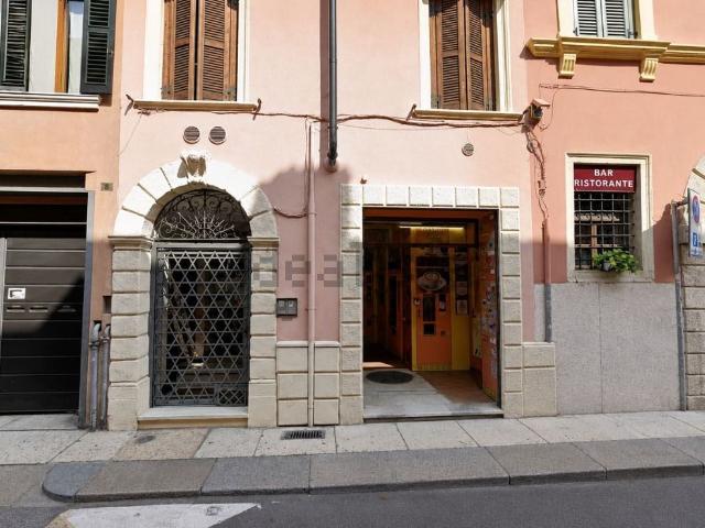 Locale Commerciale in affitto a Centro storico, Brenzone