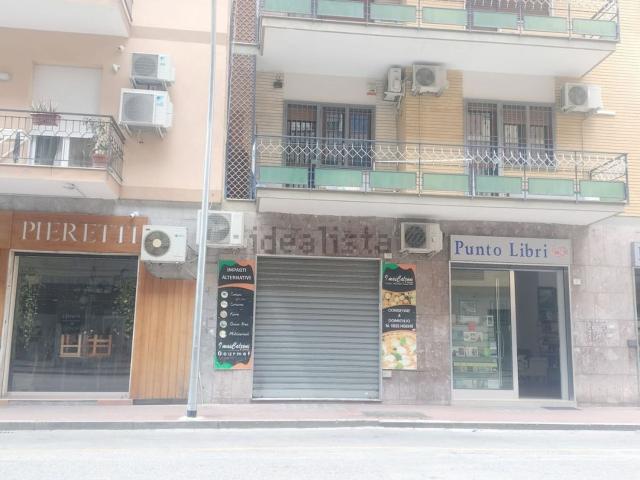 Locale Commerciale in affitto a Centro Storico, Caserta
