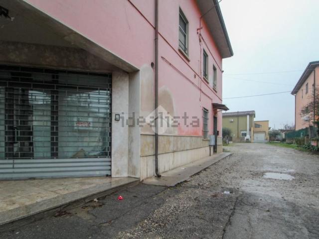 Locale Commerciale in affitto a Visano, Lombardia