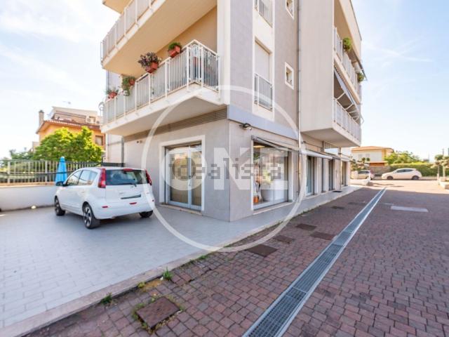 Locale Commerciale in affitto a Castelverde, Roma Capitale