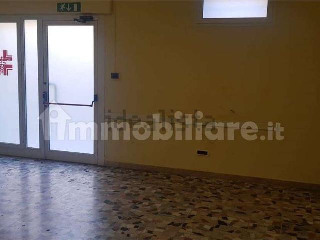 Locale Commerciale in affitto a Unione di comuni Terre di Castelli, Vignola