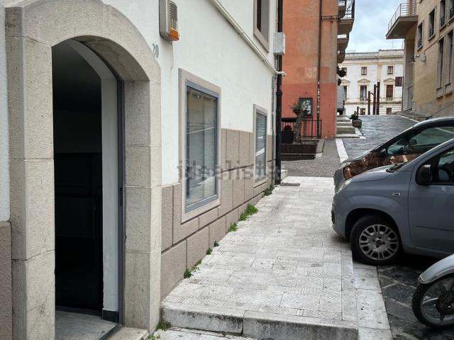 Locale Commerciale in affitto a Montereale, Potenza