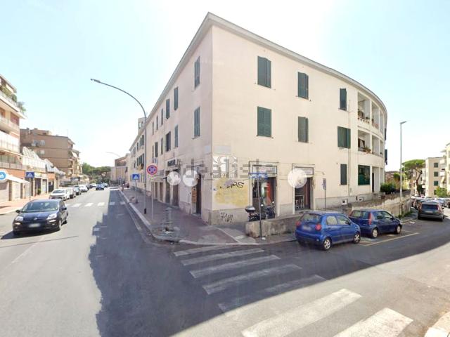 Locale Commerciale in affitto a Municipio Roma XIV, Roma Capitale