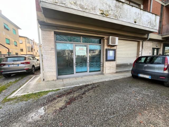Locale Commerciale in affitto a Romito, Pontedera