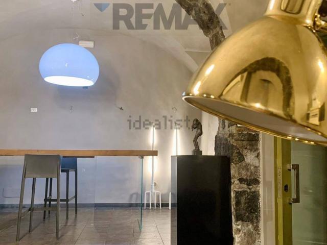 Locale Commerciale in affitto a Acireale, Sicilia