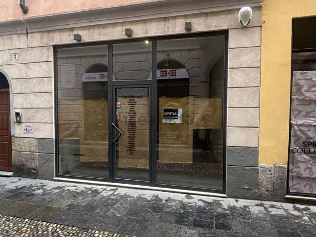 Locale Commerciale in affitto a Biumo Superiore, Varese