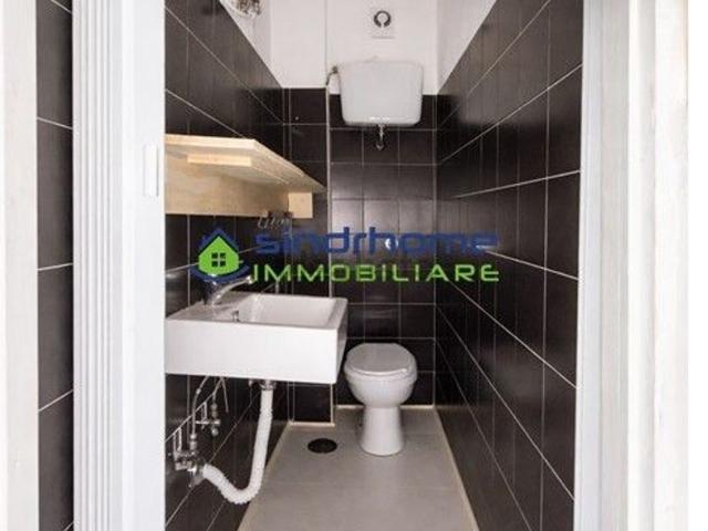Locale Commerciale in affitto a Quarto, Campania