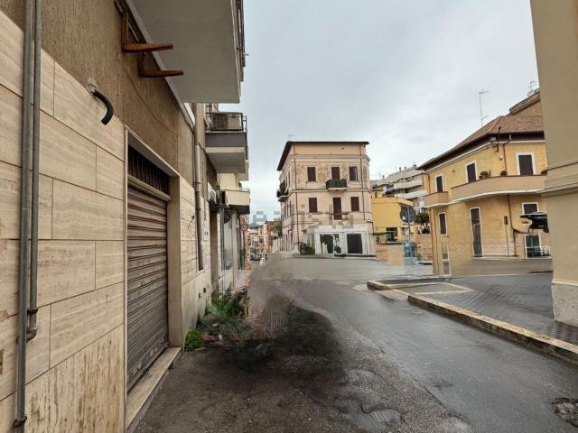 Locale Commerciale in affitto a Borgo Medievale, Roma Capitale