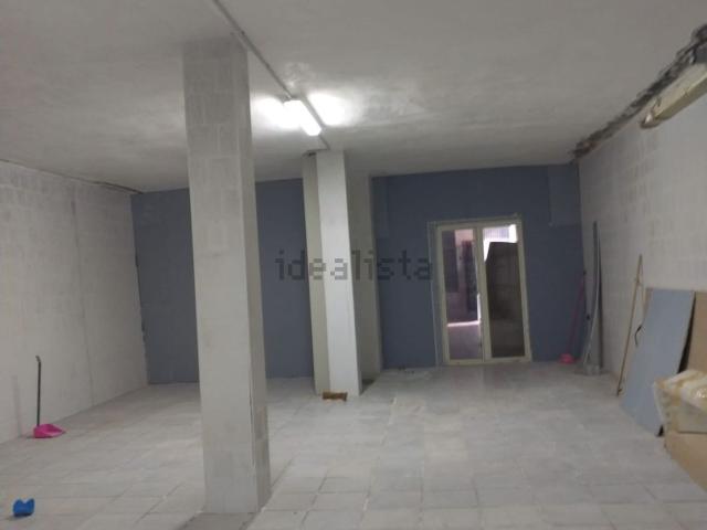 Locale Commerciale in affitto a Astroni, Pianura