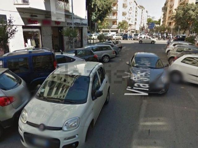 Locale Commerciale in affitto a Municipio Roma VII, Roma Capitale