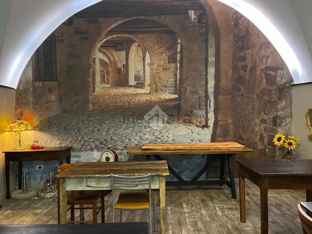 Locale Commerciale in affitto a Taggia