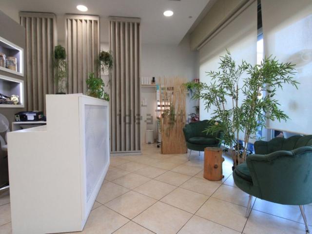 Locale Commerciale in affitto a Reggio Emilia, Mancasale