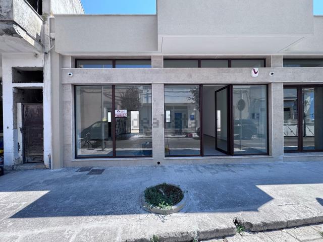 Locale Commerciale in affitto a Puglia, Lecce