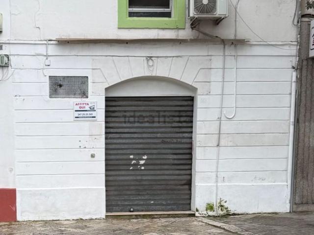 Locale Commerciale in affitto a Puglia, Lecce