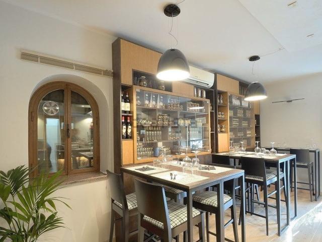 Locale Commerciale in affitto a Campello Sul Clitunno, Perugia