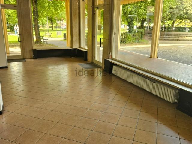 Locale Commerciale in affitto a Turri, Montegrotto Terme