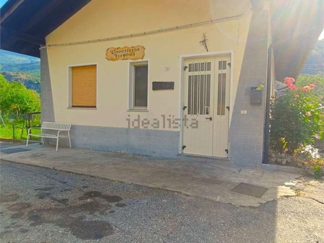 Locale Commerciale in affitto a Champdepraz, Aosta