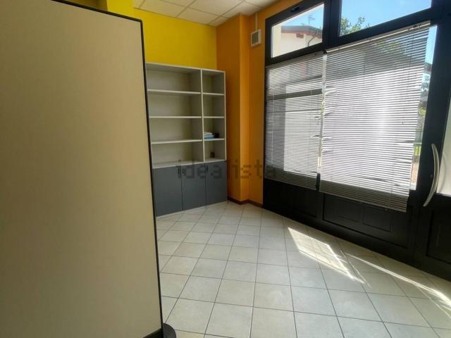 Locale Commerciale in affitto a Unione dei comuni del Distretto Ceramico, Formigine